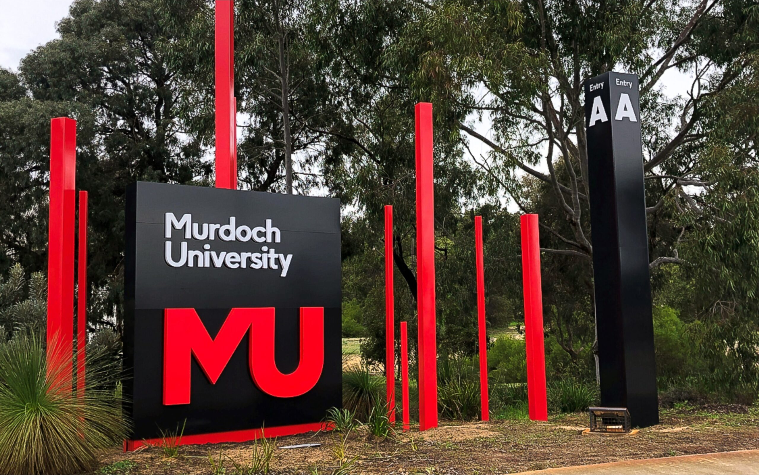 MURDOCH UNI - REBRAND & REVAMP - Signs & Lines